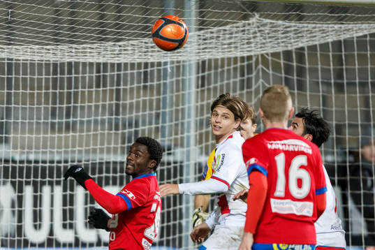 Örgrytes Frantz Pangop och Assyriskas Fredrik Holster i