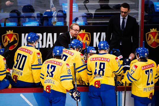 Sveriges förbundskapten Pär Mårts tar en timeout
