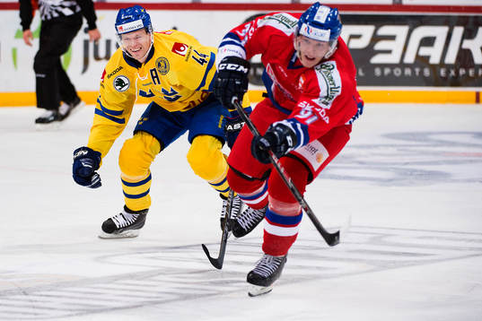 Sveriges Nicklas Danielsson jagar Tjeckiens Jakub Krejcik