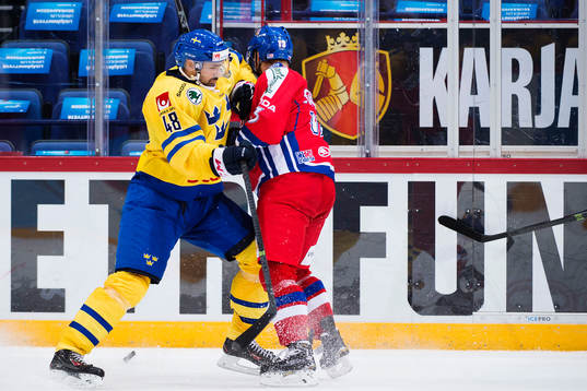 Sveriges Daniel Rahimi trycker till Tjeckiens Svacina