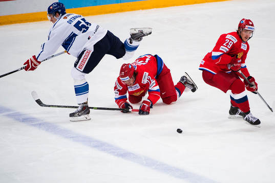Finlands Atte Ohtamaa och Rysslands Artemy Panarin och Egor