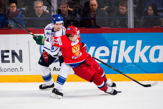 Finlands Teemu Hartikainen och Rysslands Artemy Panarin