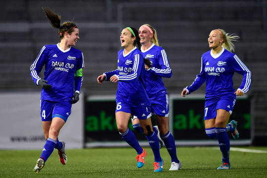 Fortuna Hjørrings Sofie Junge jublar med sina lagkamrater