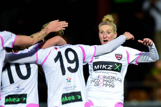 Rosengårds Anja Mittag firar med laget