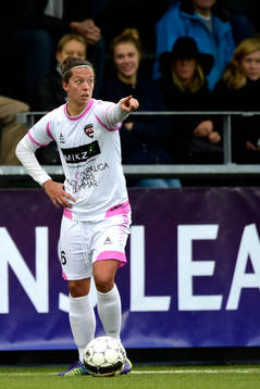 Rosengårds Lina Nilsson getikulerar