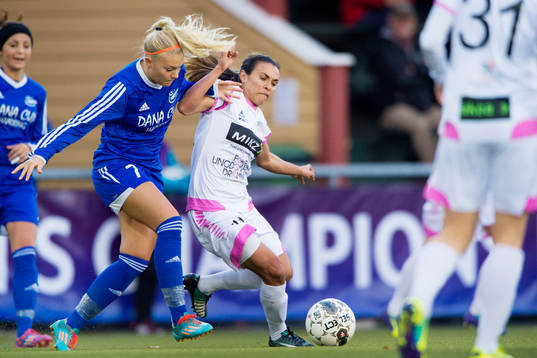 Rosengårds Marta Viera Da Silva jagas av Fortuna