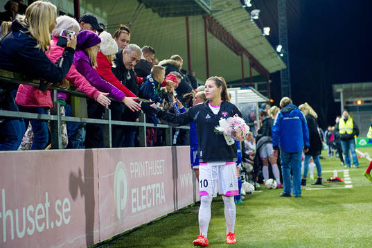 Rosengårds Ramona Bachmann tackar publiken