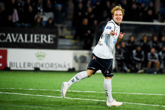 Gefles Simon Lundevall jublar