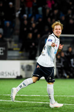 Gefles Simon Lundevall jublar