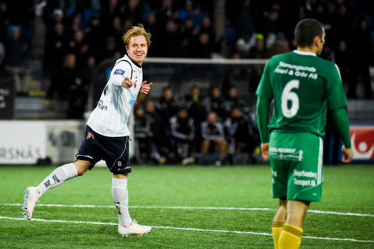Gefles Simon Lundevall jublar