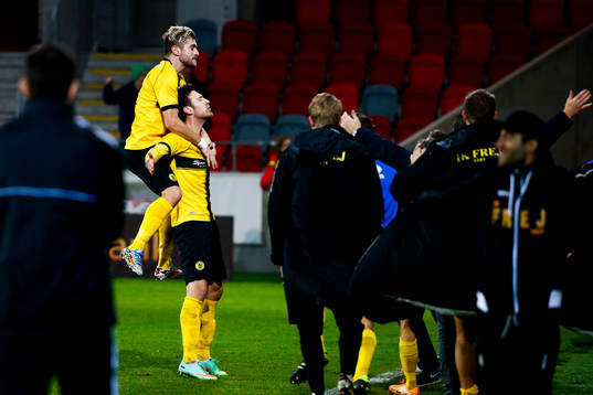 Frejs spelare jublar
