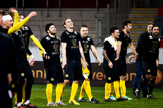 Frejs spelare jublar