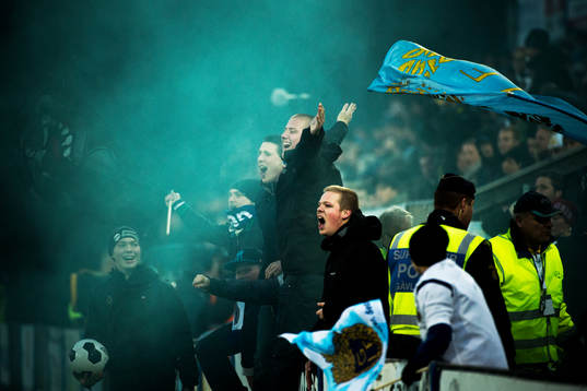 Gefles supportrar jublar