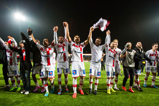 Assyriskas spelare jublar