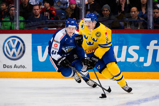 Sveriges David Ullström jagas av Finlands Ville Koistinen