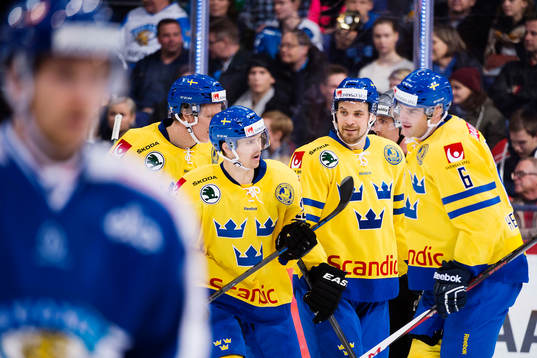 Sveriges spelare jublar