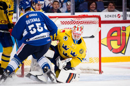 Sveriges målvakt Henrik Karlsson och Mattias