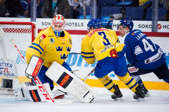 Sveriges Niclas Burström och Finlands Ville Lajunen rundar