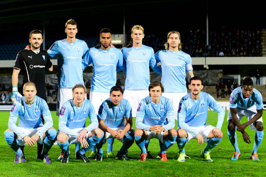 Malmö FFs startelva, övre raden från vänster, målvakt