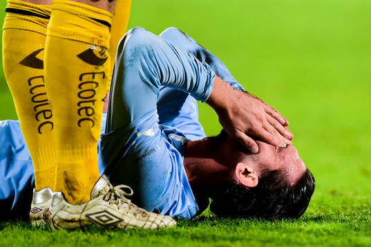 Malmö FFs Agon Mehmeti skriker och har ont