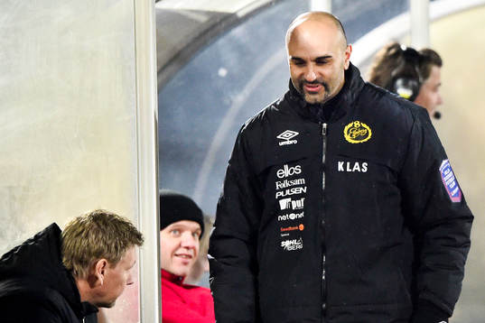 Elfsborgs tränare Jan Mian med texten Klas på sin jacka