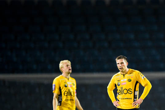 Elfsborgs Johan Larsson och Anders Svensson deppar