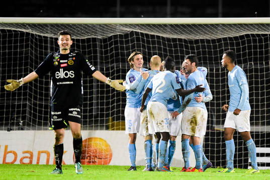 Elfsborgs målvakt Kevin Stuhr Ellegaard deppar och Malmö