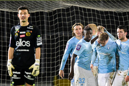 Elfsborgs målvakt Kevin Stuhr Ellegaard deppar och Malmö