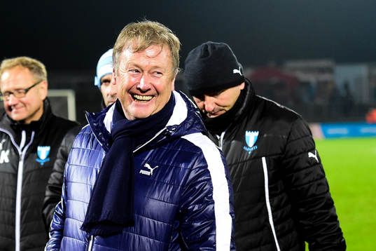 Malmö FFs tränare Åge Hareide skrattar