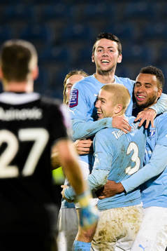 Malmö FFs Erdal Rakip kramas om av Markus Halsti, Anton