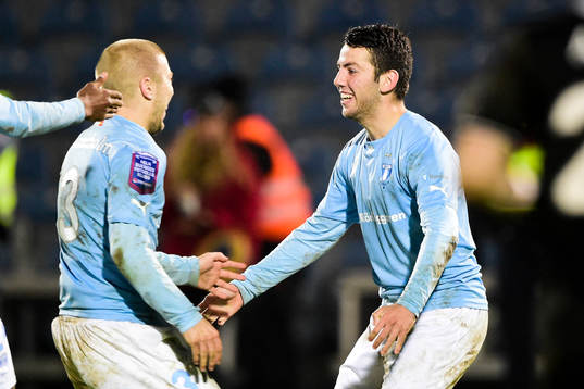 Malmö FFs Erdal Rakip (th) jublar med Anton Tinnerholm