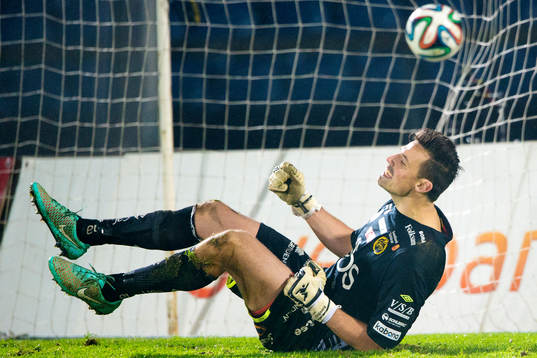 Elfsborgs målvakt Kevin Stuhr Ellegaard deppar