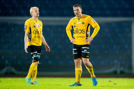 Elfsborgs Johan Larsson och Anders Svensson deppar