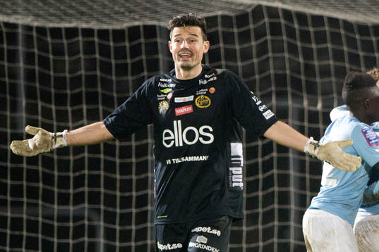 Elfsborgs målvakt Kevin Stuhr Ellegaard deppar