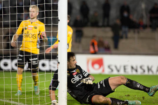 Elfsborgs målvakt Kevin Stuhr Ellegaard deppar