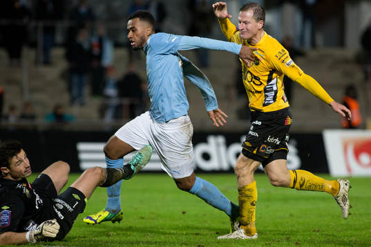Elfsborgs målvakt Kevin Stuhr Ellegaard och Malmö FFs