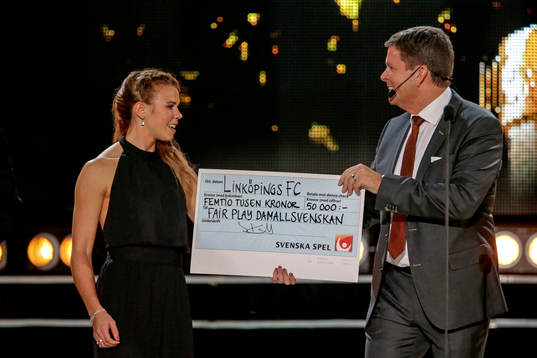 Linköpings FC fick Fair Play pris av Lennart Käll, VD