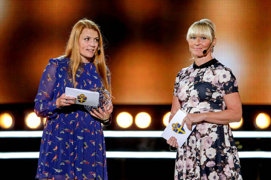 Karolina Westberg och Frida Östberg delade ut pris