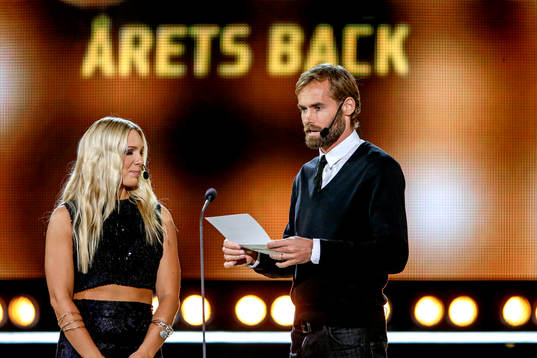 Anna Brolin, TV4 och prisutdelare Olof Mellberg
