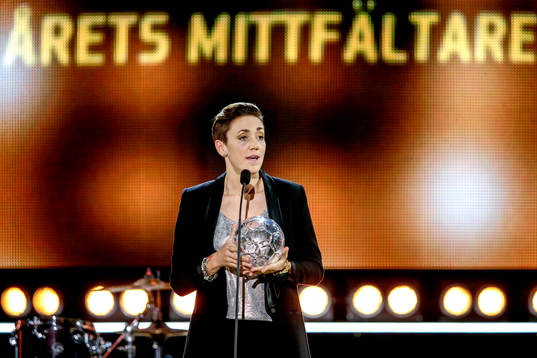 Årets mittfältare, dam tilldelades Caroline Seger,