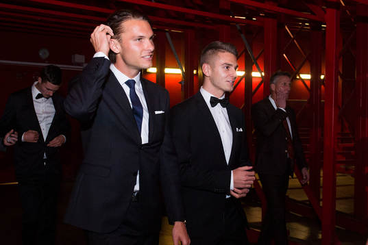 Albin Ekdal grinar illa