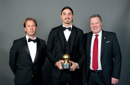 Guldbollen tilldelades Zlatan Ibrahimovic. Prisutdelare var