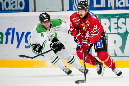 Vita Hästens Marcus Eriksson jagas av Rögles Alen Bibic