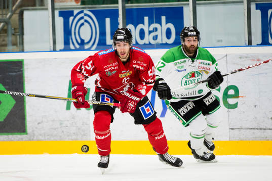 Vita Hästens Adam Schmidt och Rögles Jack Connolly