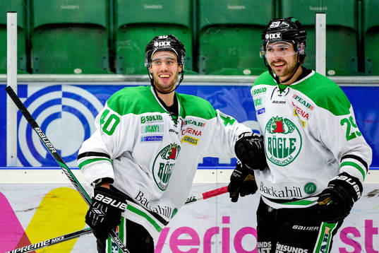Rögles Jesper Jensen och Ludvig Rensfeldt  jublar