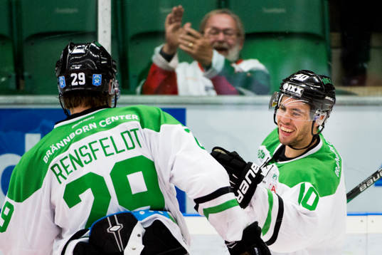 Rögles Jesper Jensen jublar med Ludvig Rensfeldt