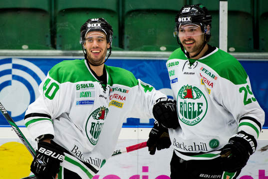 Rögles Jesper Jensen jublar med Ludvig Rensfeldt