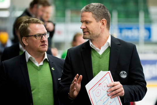 Rögles tränare Magnus Bogren och assisterande tränare