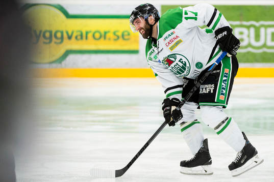 Rögles Taylor Matson har ont