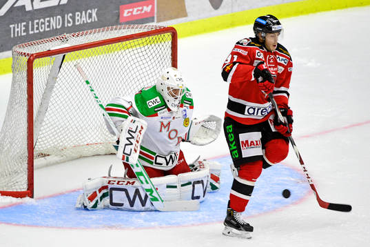 Malmö Redhawks Björn Svensson styr in 4-1 bakom Moras